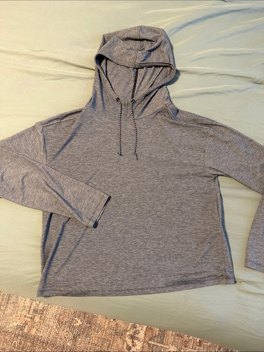 Patagonia Gray Lightweight Hooded Long-Sleeve Pullover